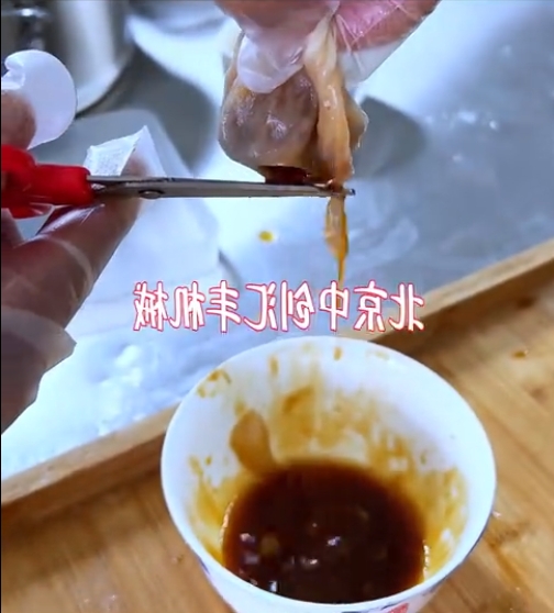 解密 湯多，餡兒大，皮兒薄。晶瑩剔透的灌湯包，是如何做出來的？